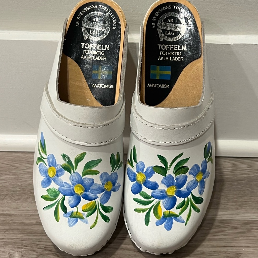 AB Svenssons Toffelfabrik White Floral Leather Comfort Clogs Women's Size 38